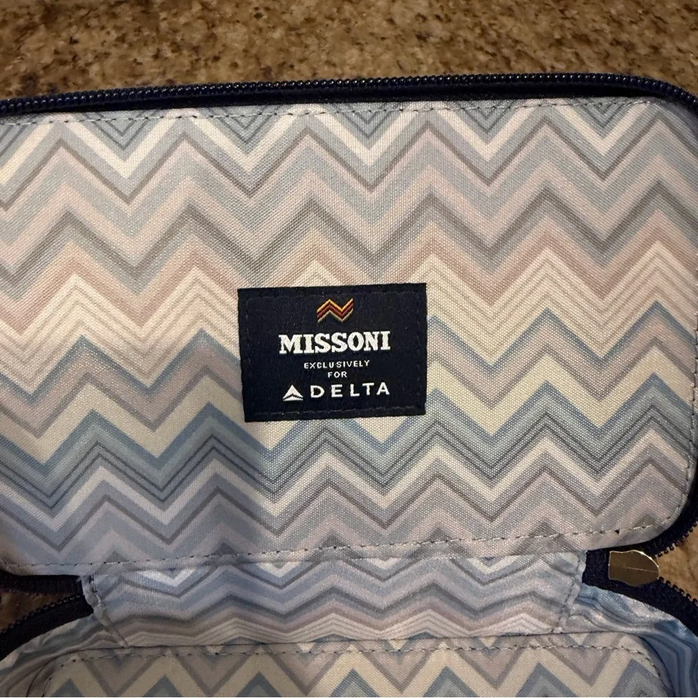 Missoni For Delta Navy Blue Chevron Rectangle Jewelry Toiletries Case Bag Travel